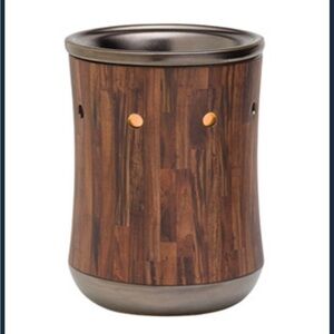 HARDWOOD SCENTSY
WARMER PREMIUM New in Box